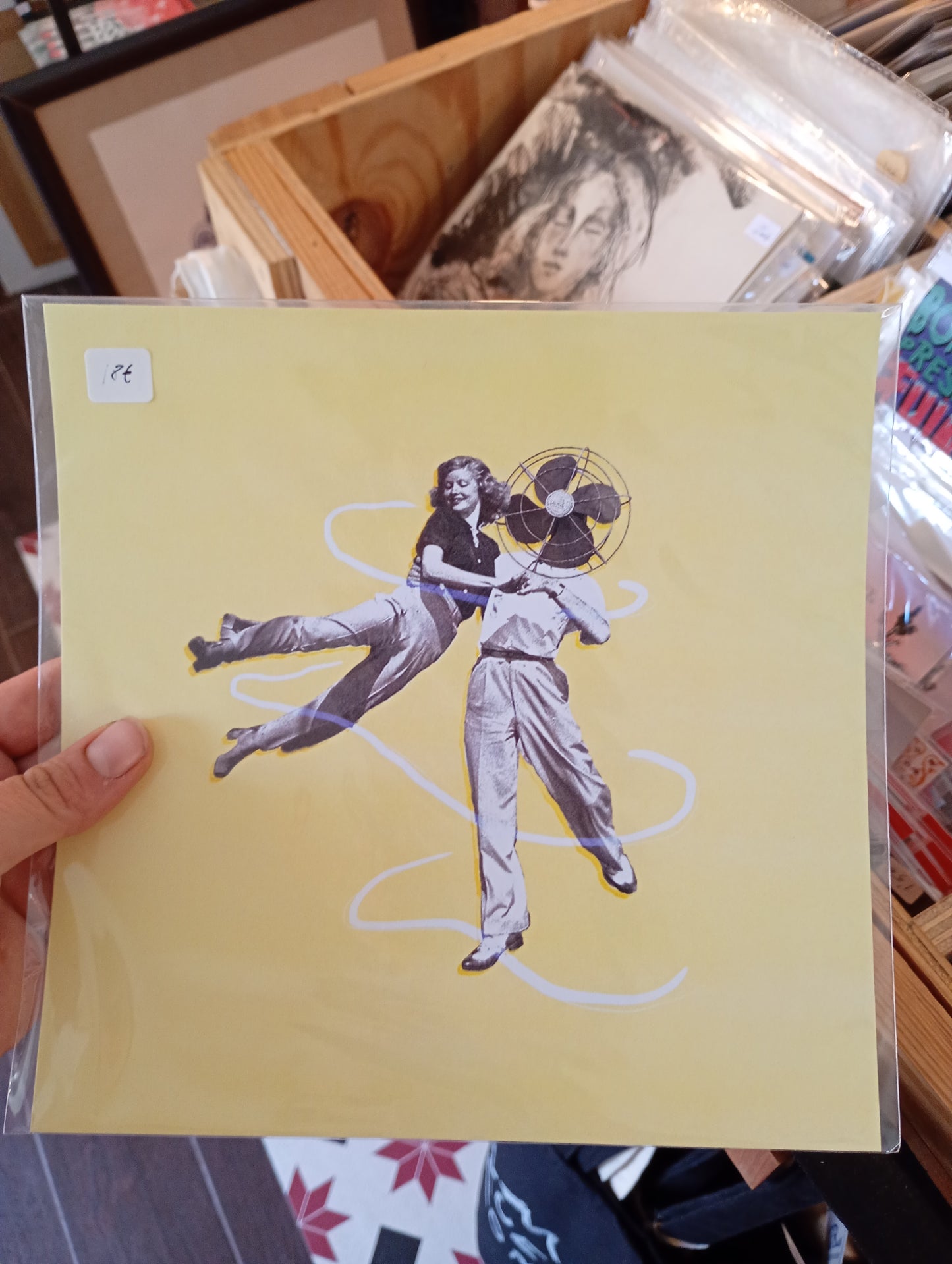 FILARDI - Chica abraza uno con aire