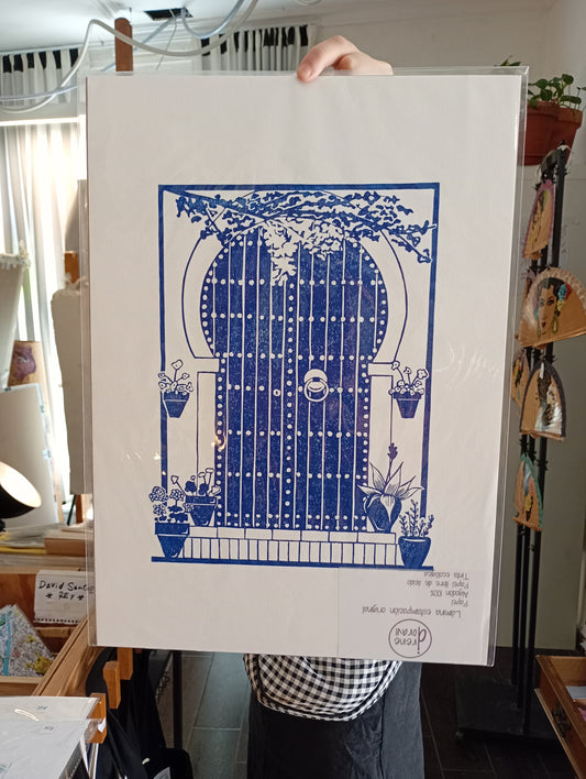 IRENE DORADO - Grabado puerta azul